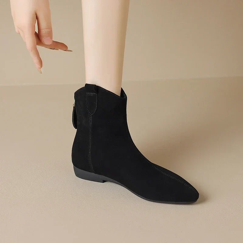 ELIZA & MAREN | POINTED CHELSEA ANKLE BOOTS FOR WOMEN