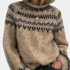 ELIZA & MAREN | LOOSE VINTAGE KNIT PULLOVER FOR WOMEN on light gray background